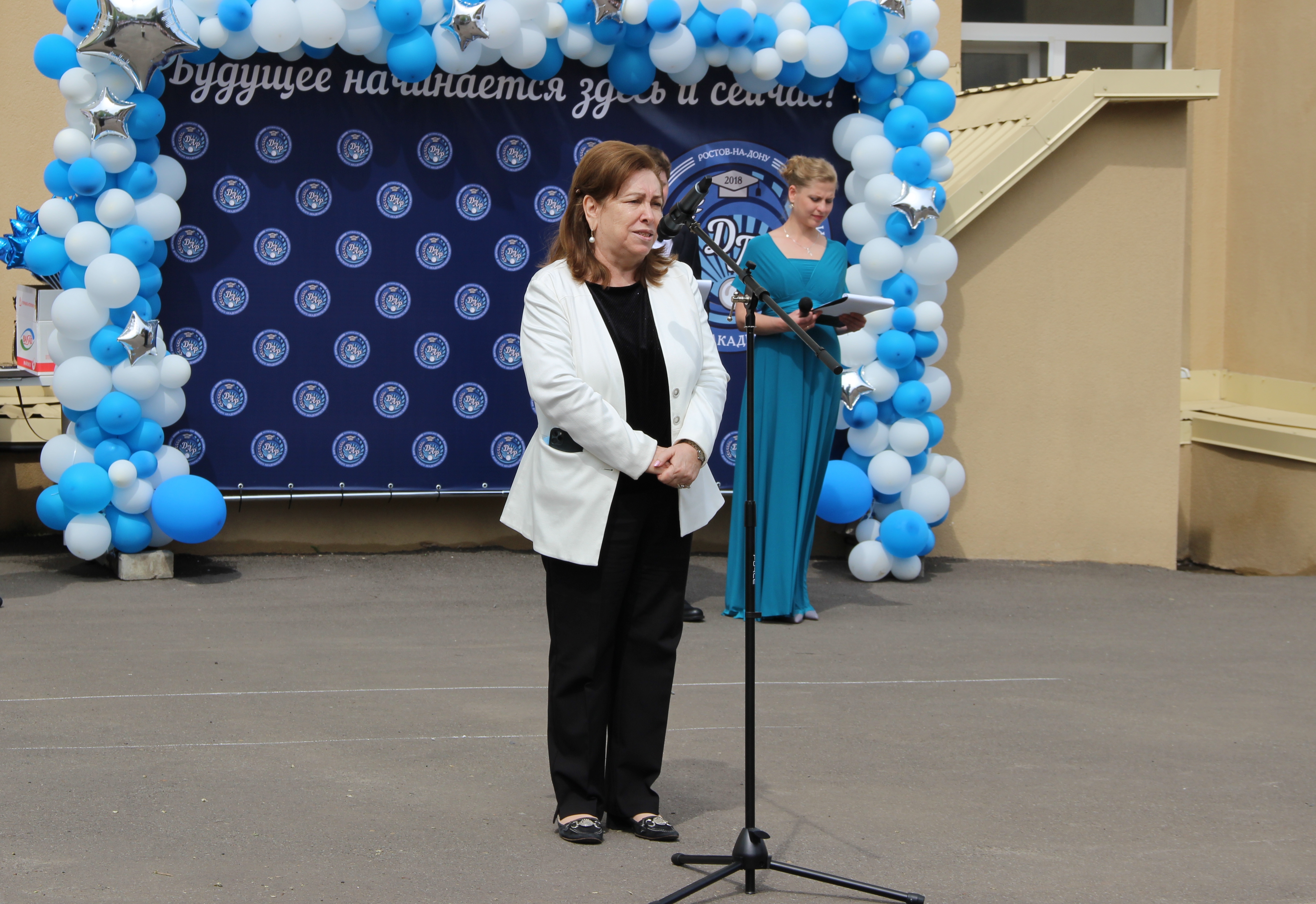 Депутаты городской Думы поздравили выпускников ростовских школ с «Последним звонком»
