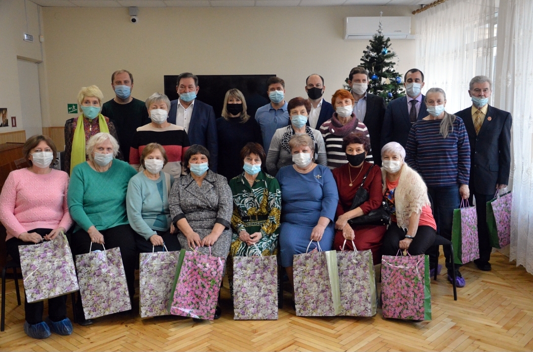 Депутаты гордумы исполнили новогодние пожелания жителей округа