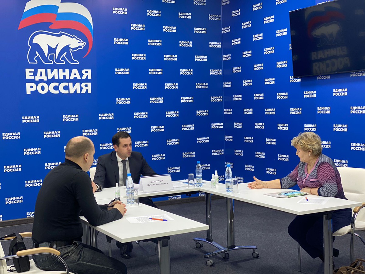 Депутат Михаил Дирацуян провёл приём граждан