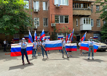 Во дворах Ростова прошли праздничные концерты, посвященные Дню России