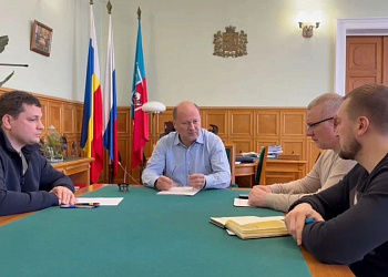 Александр Скрябин заслушал доклады о ситуации с пострадавшими от воздушной атаки домом