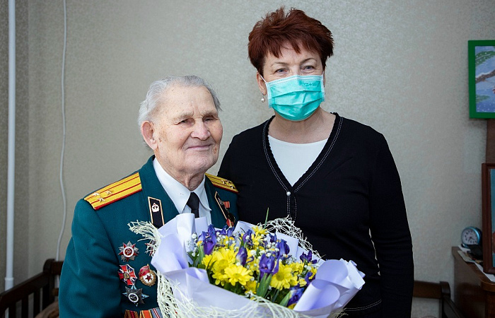 Ветерана Великой Отечественной войны Павла Дмитриевича Кравченко поздравили с 78-ой годовщиной освобождения Ростова