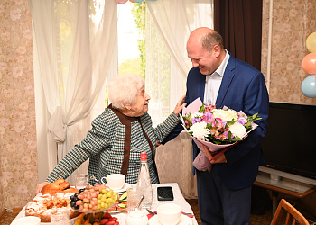 Александр Скрябин поздравил с вековым юбилеем Анну Семеновну Лев