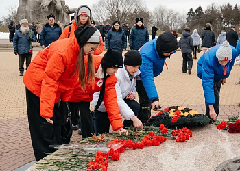 К мемориалу «Памяти жертв фашизма» в Змиевской балке возложили цветы