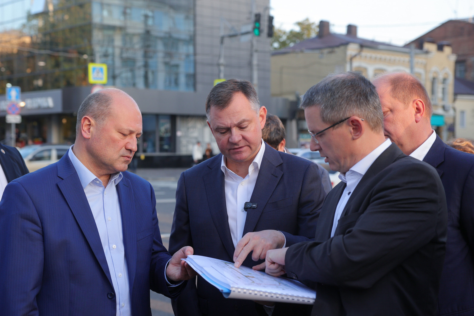 Началось комплексное обновление центра донской столицы