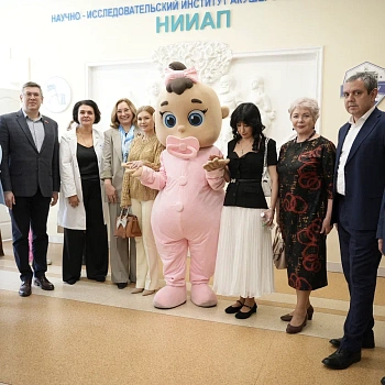 Советский район не остался в стороне: мамочки с детьми стали частью Дня беременных в НИИАП