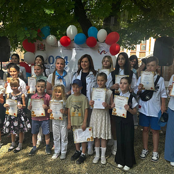 В день защиты детей проведена выставка детских рисунков на тему: «Семья глазами ребенка».